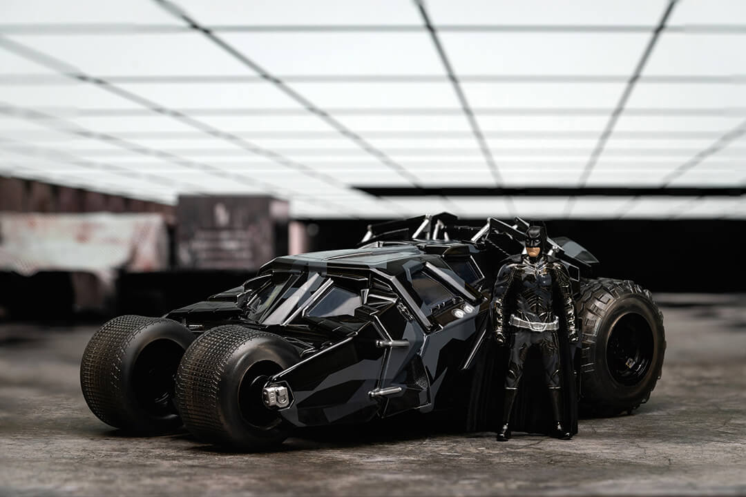 The Dark Knight Trilogy Tumbler Batmobile & Batman, 1:24 Scale Vehicle & 2.75" Figure (Exclusive)