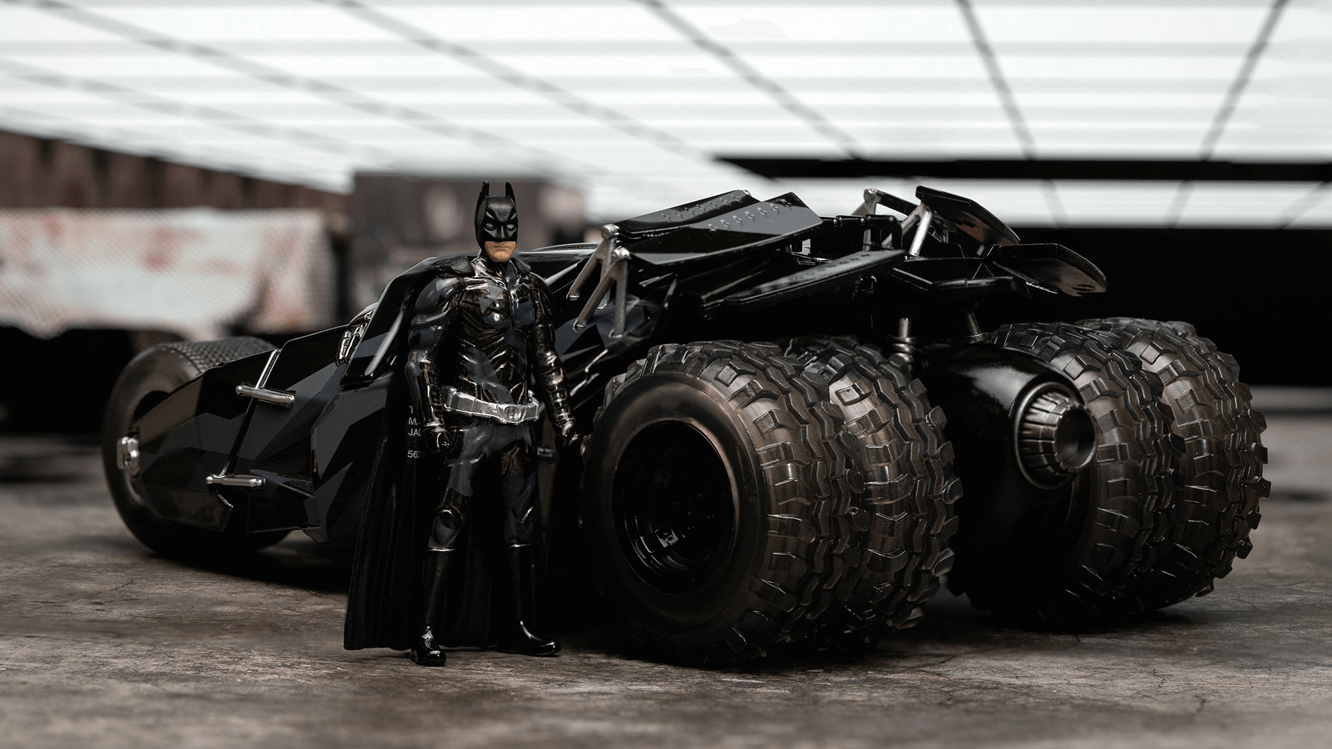 Batman The Dark Knight Tumbler Batmobile 1/24 avec figurines de Batman  METALS 98261