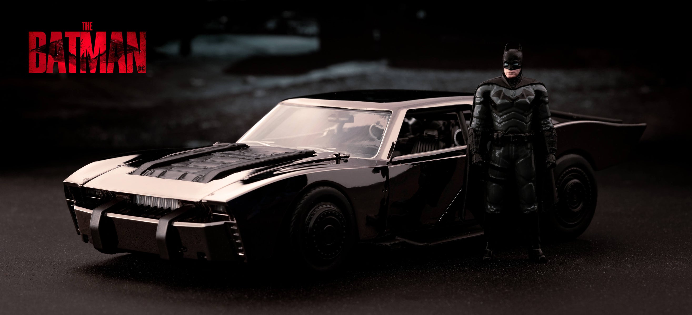 The Batman (2022) Batmobile & Batman, 1:24 Scale Vehicle & 