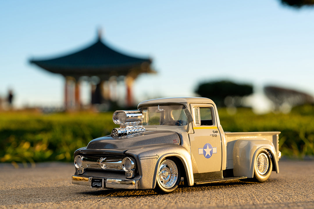 Street Fighter, Guile & 1956 Ford F-100, 1:24 Scale Vehicle & 2.75" Figure