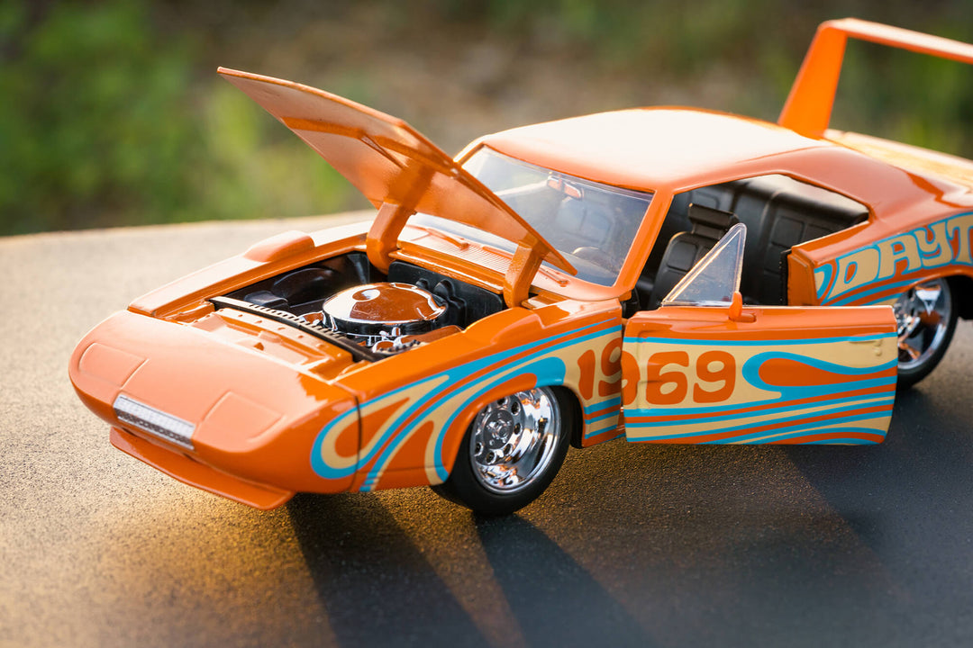 I Love The...60's 1969 Dodge Charger Daytona 1:24 Scale Vehicle
