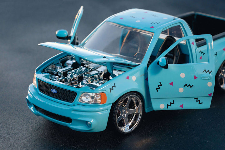 I Love The...90's 1999 Ford F-150 SVT Lightning 1:24 Scale Vehicle