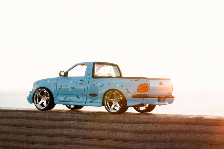 I Love The...90's 1999 Ford F-150 SVT Lightning 1:24 Scale Vehicle