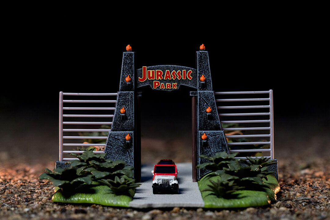 Jurassic Park Nano Scene w/ 1.65" Jeep Wrangler and Ford Explorer Vehicles